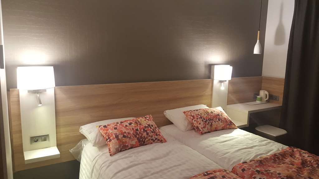 Kyriad Pontarlier Habitación foto